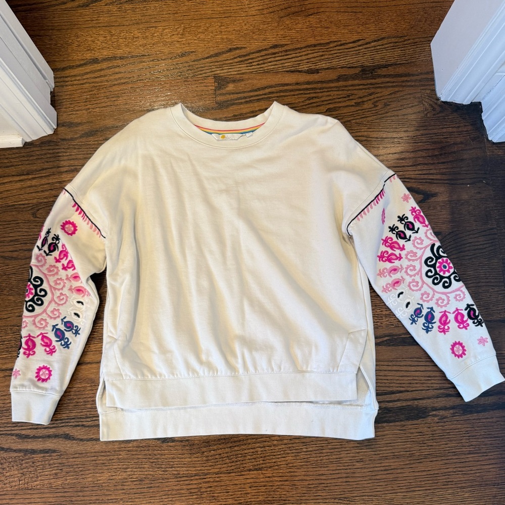 NWOT Boden embroidered sweatshirt XS